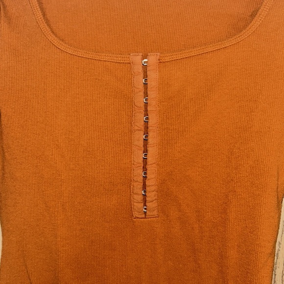 ABERCROMBIE AND FITCH BODY SUIT size Medium lightly worn - Picture 4 of 4